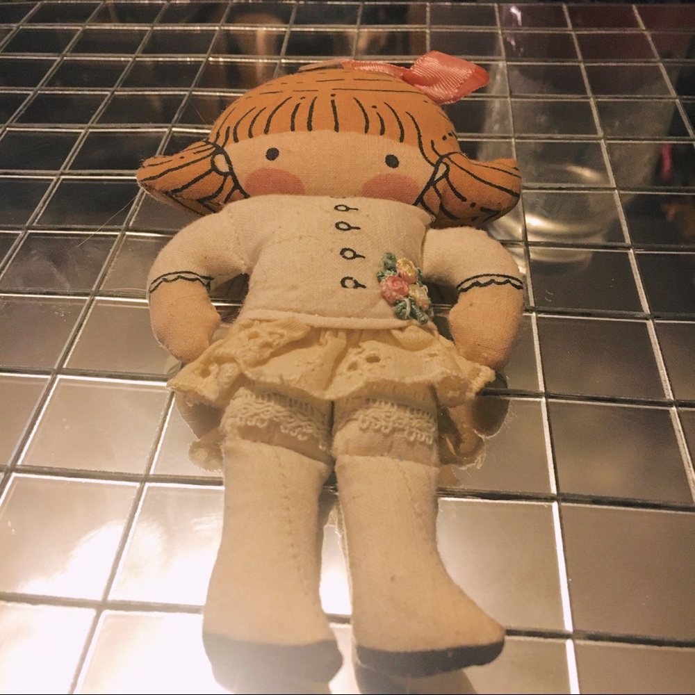 Vintage Joan Walsh Anglund pocket doll!